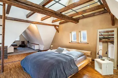 Ein Bett oder Betten in einem Zimmer der Unterkunft Studiowohnung im preisgekrönten Denkmal in Groß-Umstadt