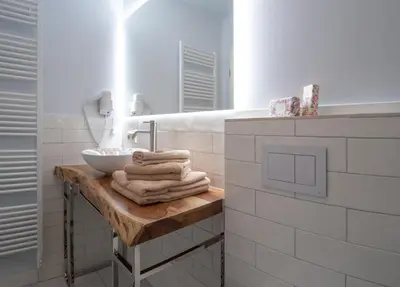 Ein Badezimmer in der Unterkunft REFUGIUM Theresienstraße 19 - Chambre Monet