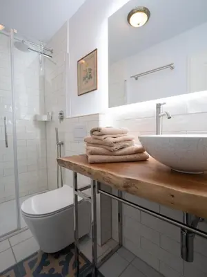 Ein Badezimmer in der Unterkunft REFUGIUM Theresienstraße 19 - Chambre van Gogh