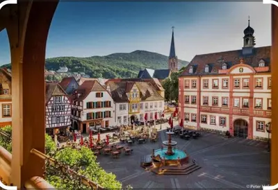 Ein allgemeiner Bergblick oder ein Berglick von der Ferienwohnung aus