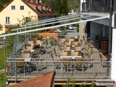 Ein Restaurant oder anderes Speiselokal in der Unterkunft Zum Kaiserwirt