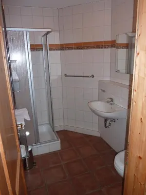 Ein Badezimmer in der Unterkunft Zum Kaiserwirt
