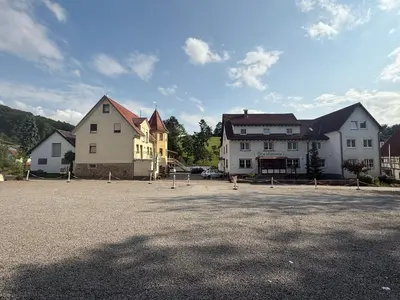 Das Gebäude in dem sich die Pension befindet