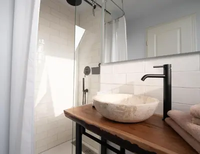 Ein Badezimmer in der Unterkunft REFUGIUM Theresienstraße 19 - Chambre Vonnoh