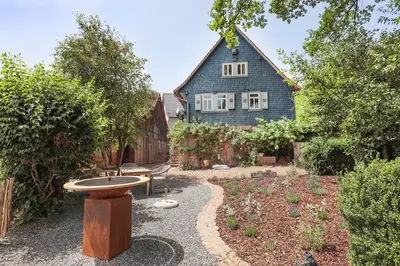 Ein Garten an der Unterkunft Nibelungen Odenwaldhaus