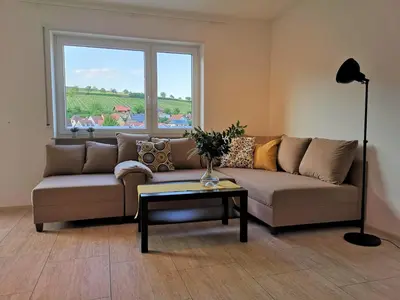 Ein Sitzbereich in der Unterkunft Ferienwohnung Sonnenberg an der Weinstraße