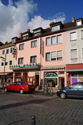 Das Gebäude in dem sich das Hotel befindet