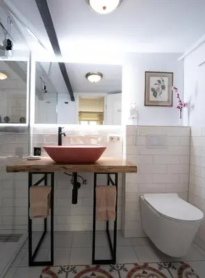 Ein Badezimmer in der Unterkunft REFUGIUM Theresienstraße 19 - Chambre Morisot