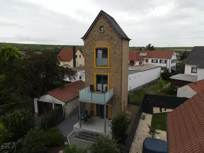 Das Gebäude in dem sich das Ferienhaus befindet