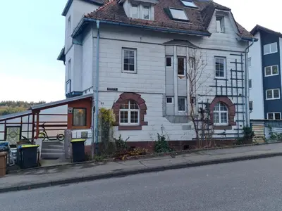 Das Gebäude in dem sich die Ferienwohnung befindet