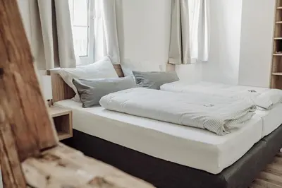 Ein Bett oder Betten in einem Zimmer der Unterkunft Gasthaus Zum Adler