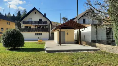 Das Gebäude in dem sich die Ferienwohnung befindet
