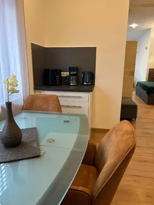 Ein Sitzbereich in der Unterkunft Apartment Im Sand nahe am See