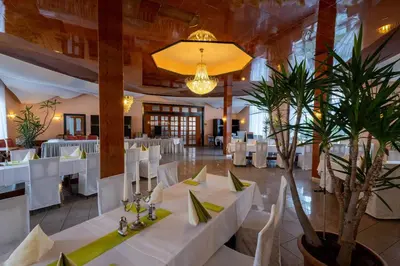 Ein Restaurant oder anderes Speiselokal in der Unterkunft Kraichtaler Hof