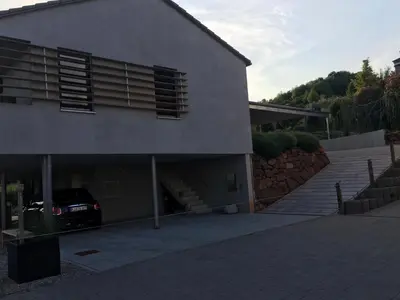 Das Gebäude in dem sich die Ferienwohnung befindet