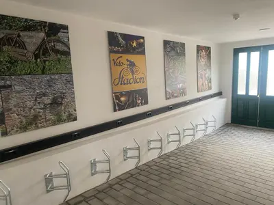 Ein Sitzbereich in der Unterkunft Das schiefe Haus Wohnung Bergstraße