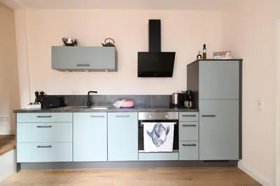 Küche/Küchenzeile in der Unterkunft Das schiefe Haus Wohnung Festspiele