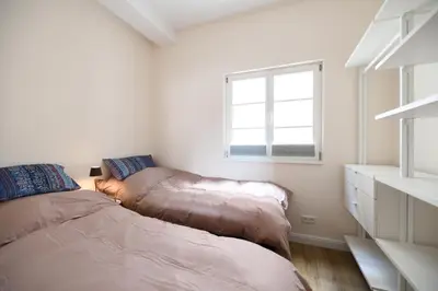 Ein Bett oder Betten in einem Zimmer der Unterkunft Das schiefe Haus Wohnung Starkenburg