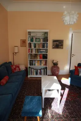 Ein Sitzbereich in der Unterkunft Rosie's Place: Furnished Apartment with Style