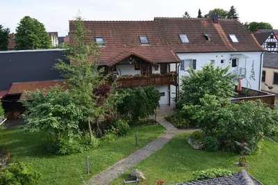 Ein Garten an der Unterkunft Ferienhaus & Weingut am Steingebiss