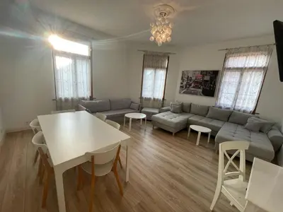 Ein Sitzbereich in der Unterkunft Historic 4 Rooms