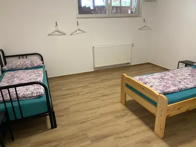 Ein Bett oder Betten in einem Zimmer der Unterkunft Ferienwohnung Sattelkammer