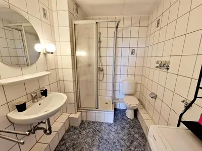 Ein Badezimmer in der Unterkunft Cozy apartment in Auerbach, 55 m², mountain view