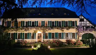 Ein Garten an der Unterkunft Unterkunft im Weingut Fitz-Ritter