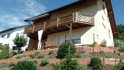 Das Gebäude in dem sich die Ferienwohnung befindet