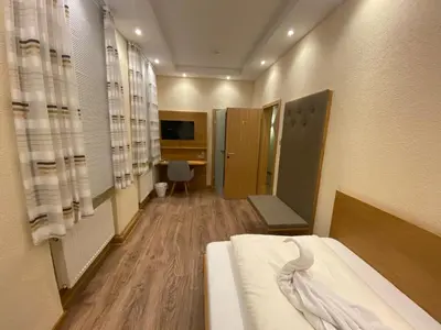 Ein Bett oder Betten in einem Zimmer der Unterkunft Gasthause Zur Krone Hotel
