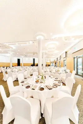 Ein Restaurant oder anderes Speiselokal in der Unterkunft WENS Hotel