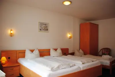Ein Bett oder Betten in einem Zimmer der Unterkunft Hotel Kurfürst Garni