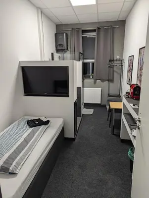 Küche/Küchenzeile in der Unterkunft BUSINESS-MOTEL, free massage chairs, secure XL-Parking, 24h-Checkin