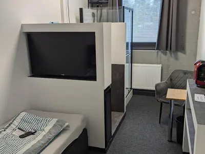 TV/Unterhaltungsangebot in der Unterkunft BUSINESS-MOTEL, free massage chairs, secure XL-Parking, 24h-Checkin