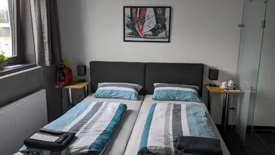 Ein Bett oder Betten in einem Zimmer der Unterkunft BUSINESS-MOTEL, free massage chairs, secure XL-Parking, 24h-Checkin