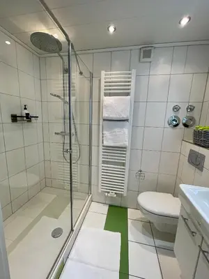 Ein Badezimmer in der Unterkunft Salier Blue, Zentrum Karlsruhe, schick und modern!