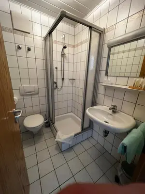 Ein Badezimmer in der Unterkunft Gästehaus Lena