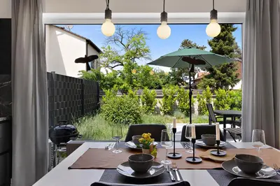 Ein Garten an der Unterkunft Bungalow für 2 - Parkplatz - Küche - Terrasse
