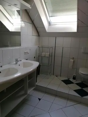 Ein Badezimmer in der Unterkunft Ferienhaus Stein, TOP Monteurwohnung, sehr groß, 4 Einzelzimmer, Doppelzimmer, Übernachtung bis zu 8 Personen möglich