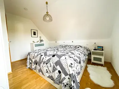 Ein Bett oder Betten in einem Zimmer der Unterkunft Herzensort - Schönes Haus mit Terrasse und Gartenblick