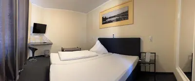Ein Bett oder Betten in einem Zimmer der Unterkunft Sleep & Living Forst ehem Corona
