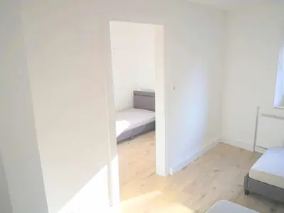 Ein Bett oder Betten in einem Zimmer der Unterkunft Spacious 6 Room Flat *Balcony & Terrace*