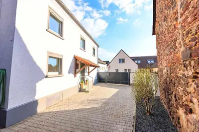 Das Gebäude in dem sich die Ferienwohnung befindet
