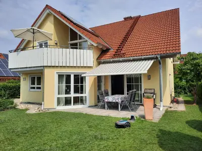 Ein Garten an der Unterkunft Ferienwohnung Rosengarten
