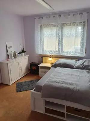 Ein Bett oder Betten in einem Zimmer der Unterkunft 5 Zimmer Apartement in ruhiger Lage nähe Heilbronn