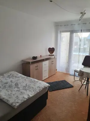 Ein Bett oder Betten in einem Zimmer der Unterkunft 5 Zimmer Apartement in ruhiger Lage nähe Heilbronn