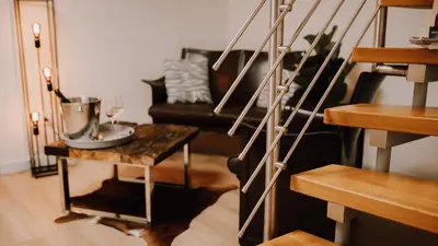 Ein Sitzbereich in der Unterkunft Wald Idyll Klingenberg Designhaus mit Klimaanlage Hollands Ferienhaus