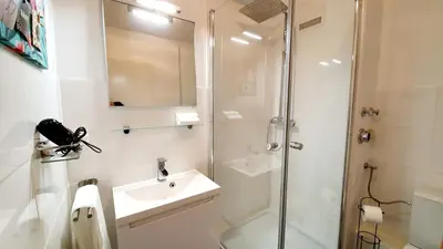 Ein Badezimmer in der Unterkunft ☆WOW! Stylish Studio in Centre Near University☆