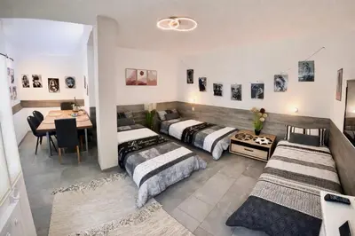 Ein Bett oder Betten in einem Zimmer der Unterkunft 2 Room Galerie Einliegerwohnung in Rheinstetten, Messe Nähe, Rollstuhlfahrer geeignet
