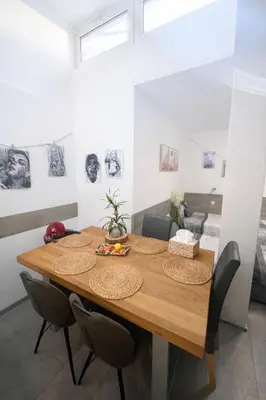Ein Sitzbereich in der Unterkunft 2 Room Galerie Einliegerwohnung in Rheinstetten, Messe Nähe, Rollstuhlfahrer geeignet
